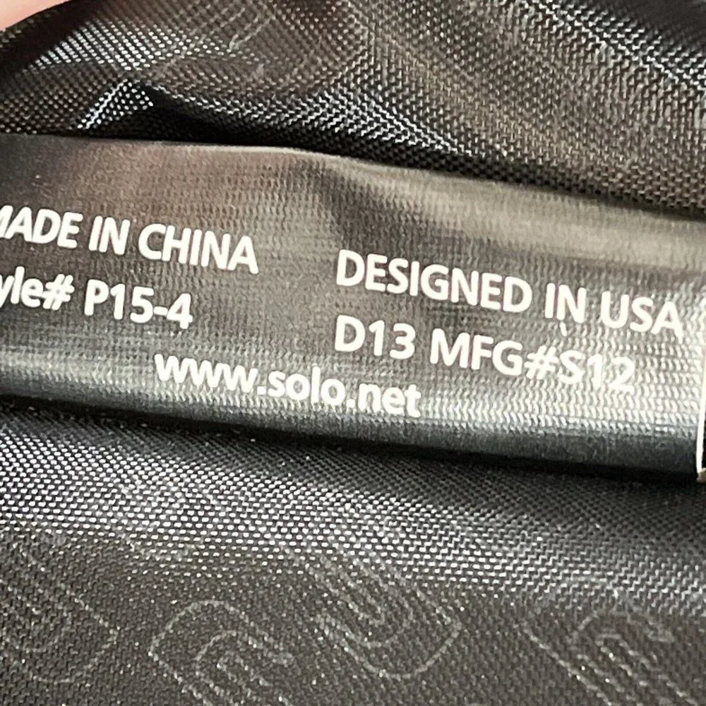 Solo Laptop Computer Bag Black Padded Multi Pocket 12x16x2 Handle or Shoulder - Picture 10 of 10